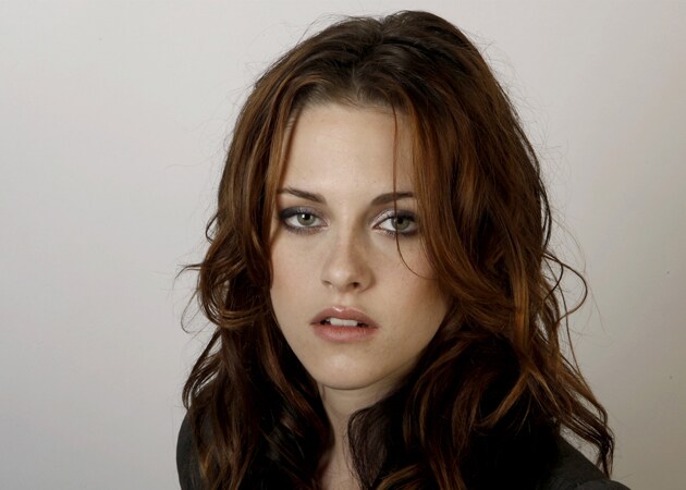 Kristen Stewart consoling herself with cigarettes after spilt with Robert Pattinson